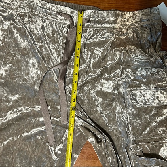 Jessica Simpson Velvet Cargo Pant Plus Size 3X Pearl Grey Drawstring Pockets NEW - Picture 15 of 16